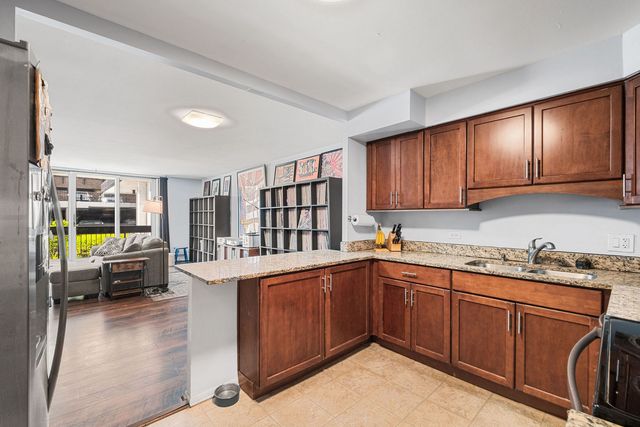 5901 N Sheridan Road 2C, Chicago, IL 60660