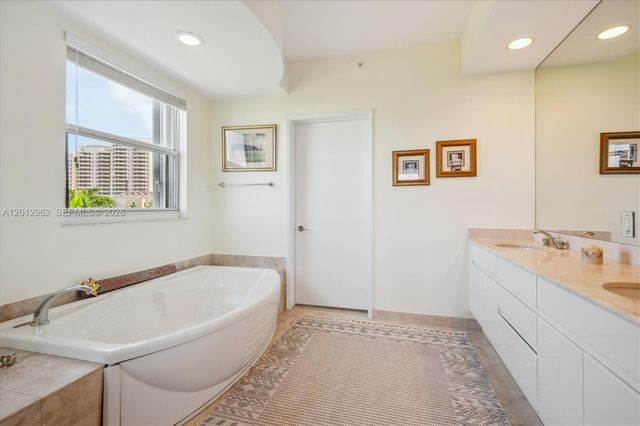 701 Crandon Blvd PH-1, Key Biscayne, FL 33149