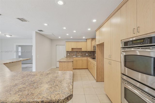 781 NW 183rd Dr, Miami Gardens, FL 33169