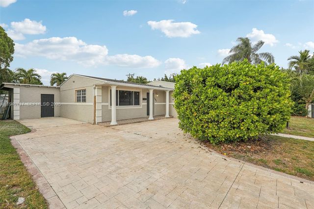 781 NW 183rd Dr, Miami Gardens, FL 33169