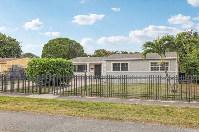 781 NW 183rd Dr, Miami Gardens, FL 33169