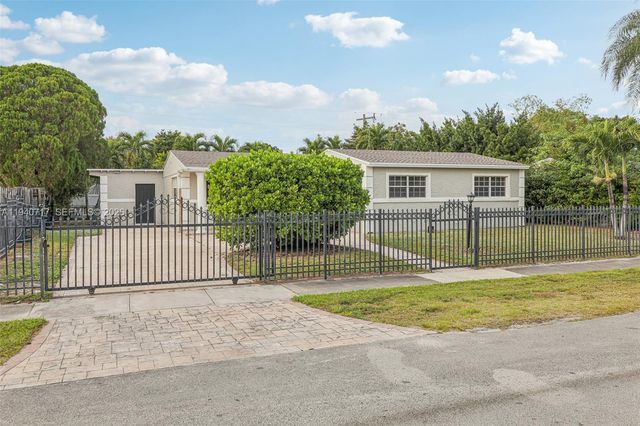 781 NW 183rd Dr, Miami Gardens, FL 33169