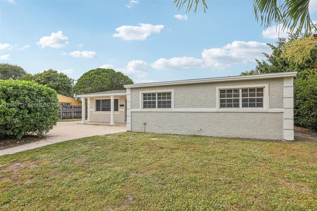 781 NW 183rd Dr, Miami Gardens, FL 33169