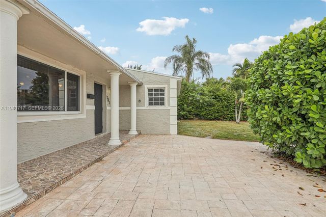 781 NW 183rd Dr, Miami Gardens, FL 33169