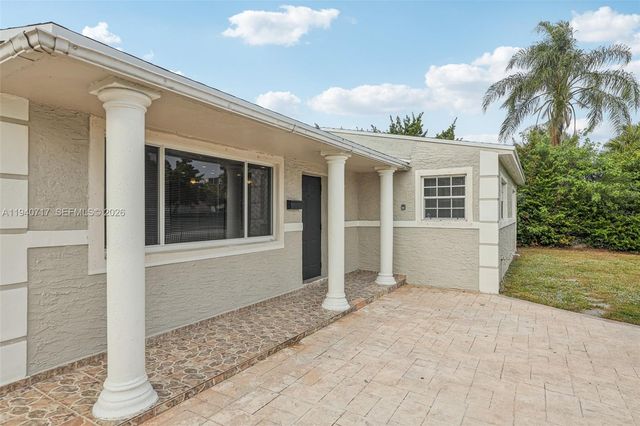 781 NW 183rd Dr, Miami Gardens, FL 33169