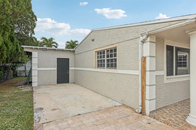 781 NW 183rd Dr, Miami Gardens, FL 33169