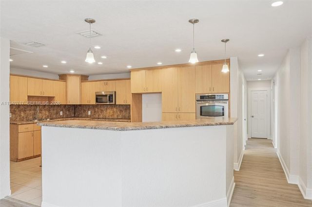 781 NW 183rd Dr, Miami Gardens, FL 33169