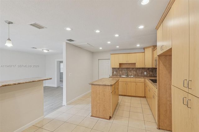 781 NW 183rd Dr, Miami Gardens, FL 33169