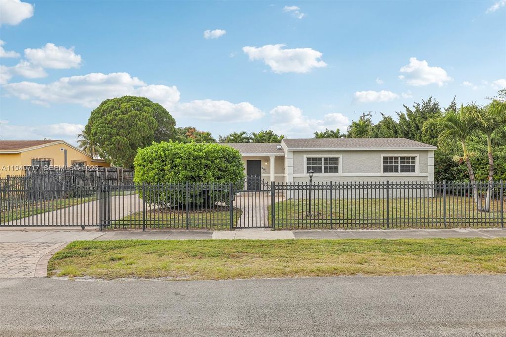 781 NW 183rd Dr, Miami Gardens, FL 33169