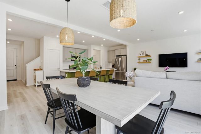 1739 Valley Oak, Oceanside, CA 92056
