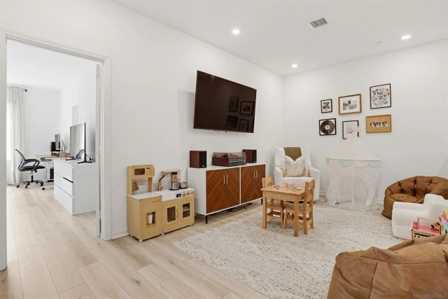 1739 Valley Oak, Oceanside, CA 92056
