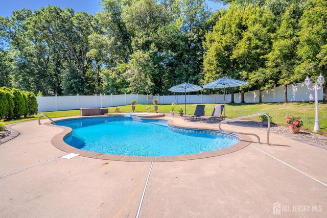 4 Dorene Court, Monroe, NJ 08831