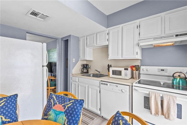 14873 Granada Dr 11, Corpus Christi, TX 78418
