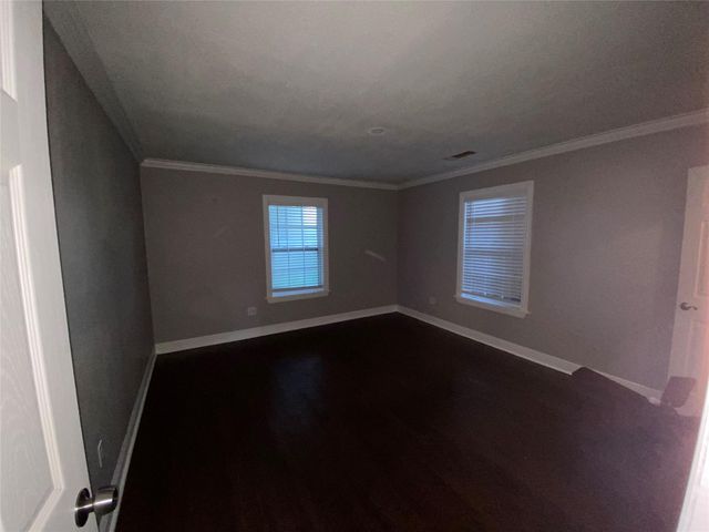 8628 Highway 6, Hitchcock, TX 77563