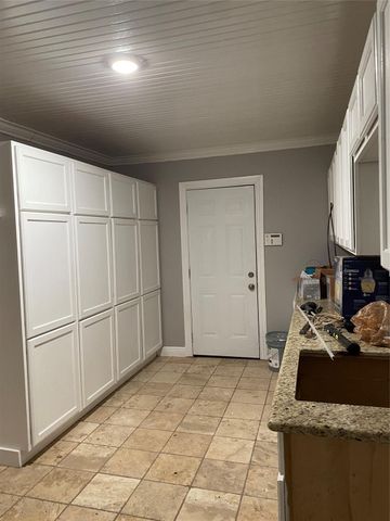 8628 Highway 6, Hitchcock, TX 77563