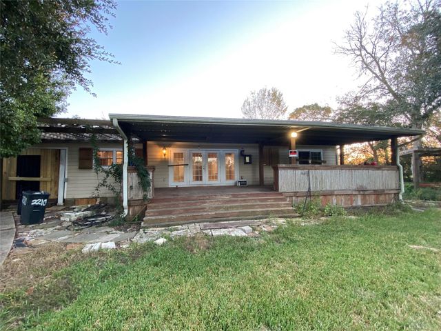 8628 Highway 6, Hitchcock, TX 77563