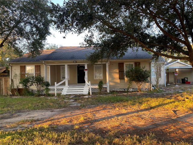 8628 Highway 6, Hitchcock, TX 77563