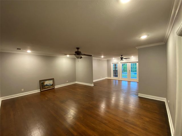 8628 Highway 6, Hitchcock, TX 77563