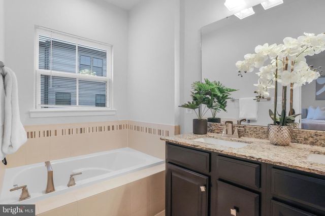 2804 LEWIS AVE, Suitland, MD 20746