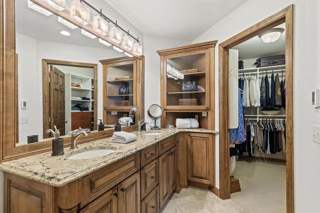 859 Fox Run Court, Oregon, WI 53575