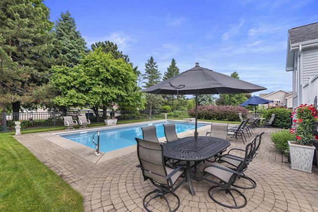 859 Fox Run Court, Oregon, WI 53575
