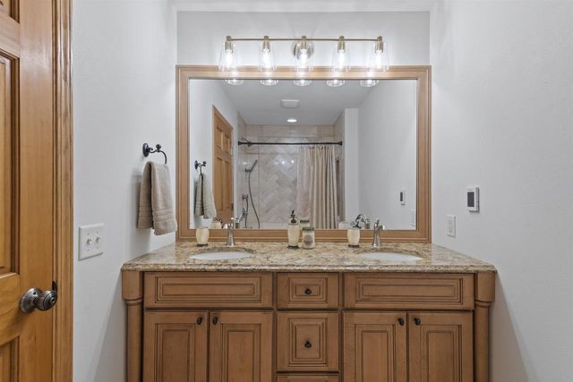 859 Fox Run Court, Oregon, WI 53575