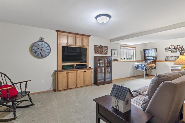 859 Fox Run Court, Oregon, WI 53575