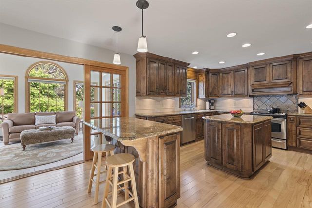 859 Fox Run Court, Oregon, WI 53575