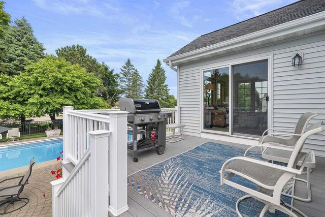 859 Fox Run Court, Oregon, WI 53575