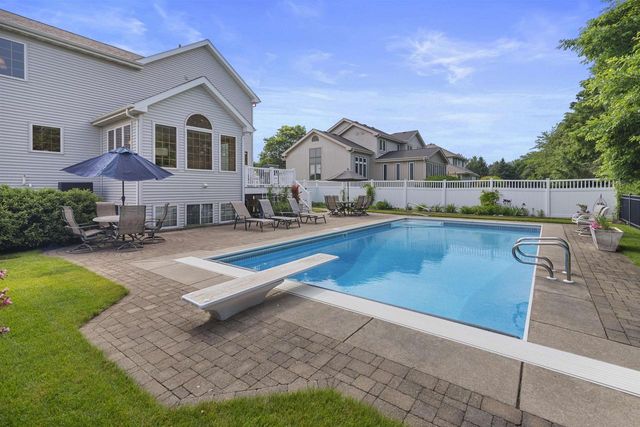 859 Fox Run Court, Oregon, WI 53575