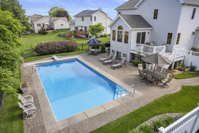 859 Fox Run Court, Oregon, WI 53575