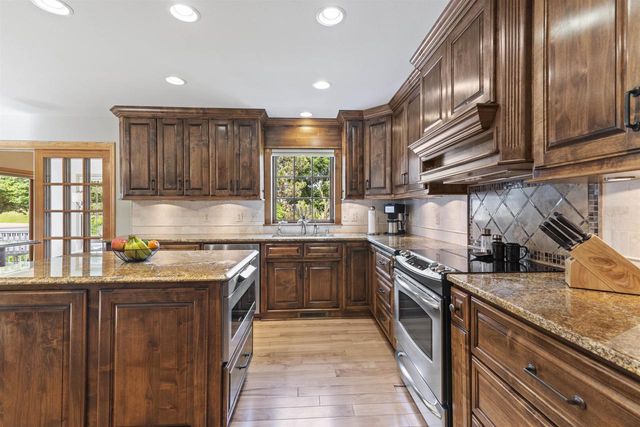 859 Fox Run Court, Oregon, WI 53575
