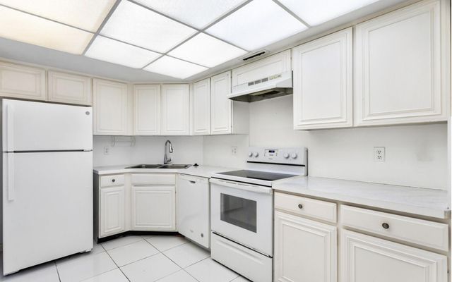 2425 Presidential Way Way 1703, West Palm Beach, FL 33401