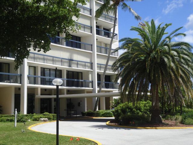 2425 Presidential Way Way 1703, West Palm Beach, FL 33401