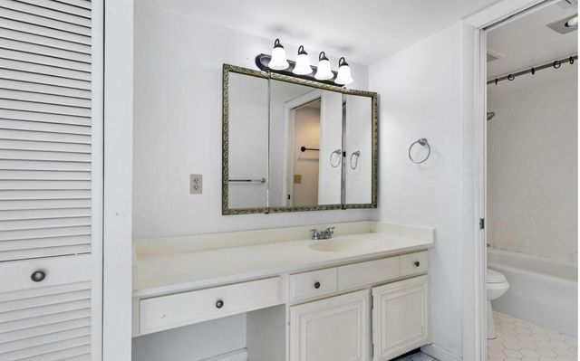 2425 Presidential Way Way 1703, West Palm Beach, FL 33401