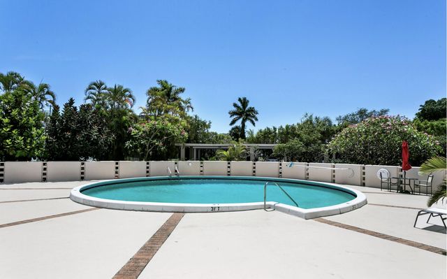 2425 Presidential Way Way 1703, West Palm Beach, FL 33401