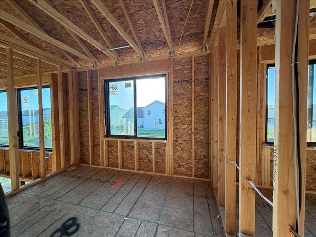 4735 Hillsdale Drive, Urbandale, IA 50322