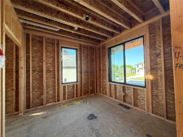 4735 Hillsdale Drive, Urbandale, IA 50322