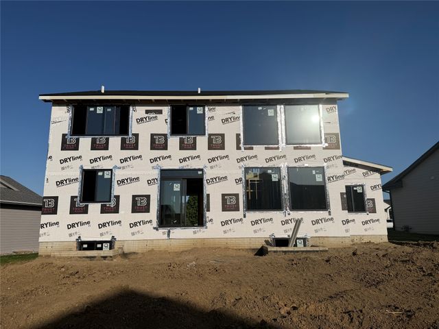 4735 Hillsdale Drive, Urbandale, IA 50322
