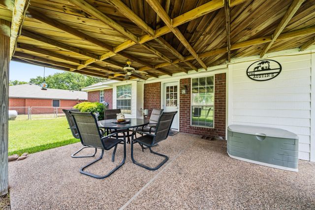 578 ElmWood Drive, Woodway, TX 76712