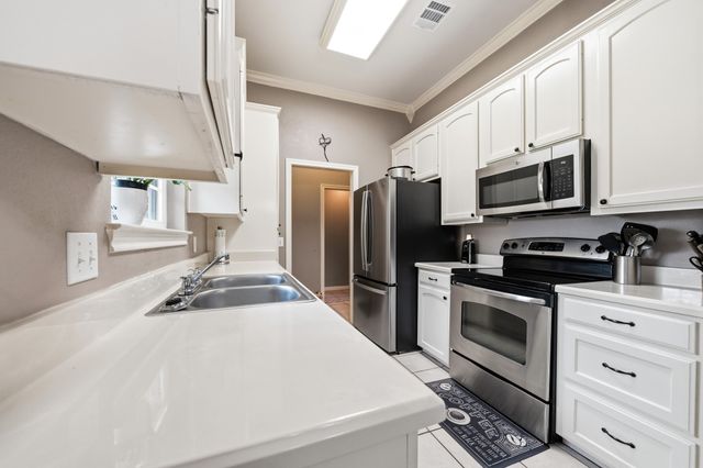 578 ElmWood Drive, Woodway, TX 76712