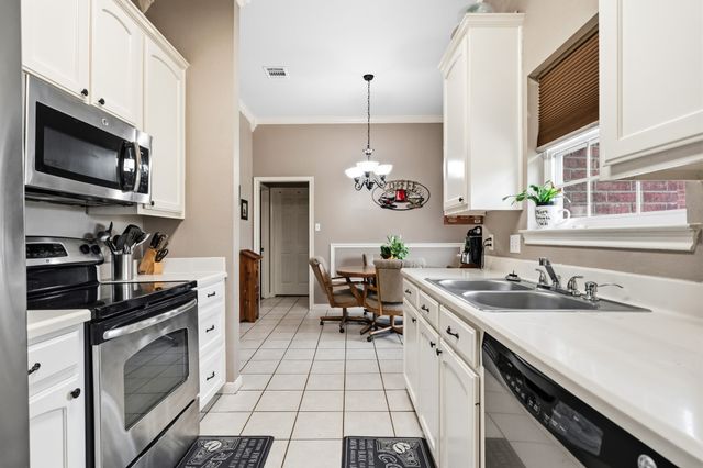 578 ElmWood Drive, Woodway, TX 76712