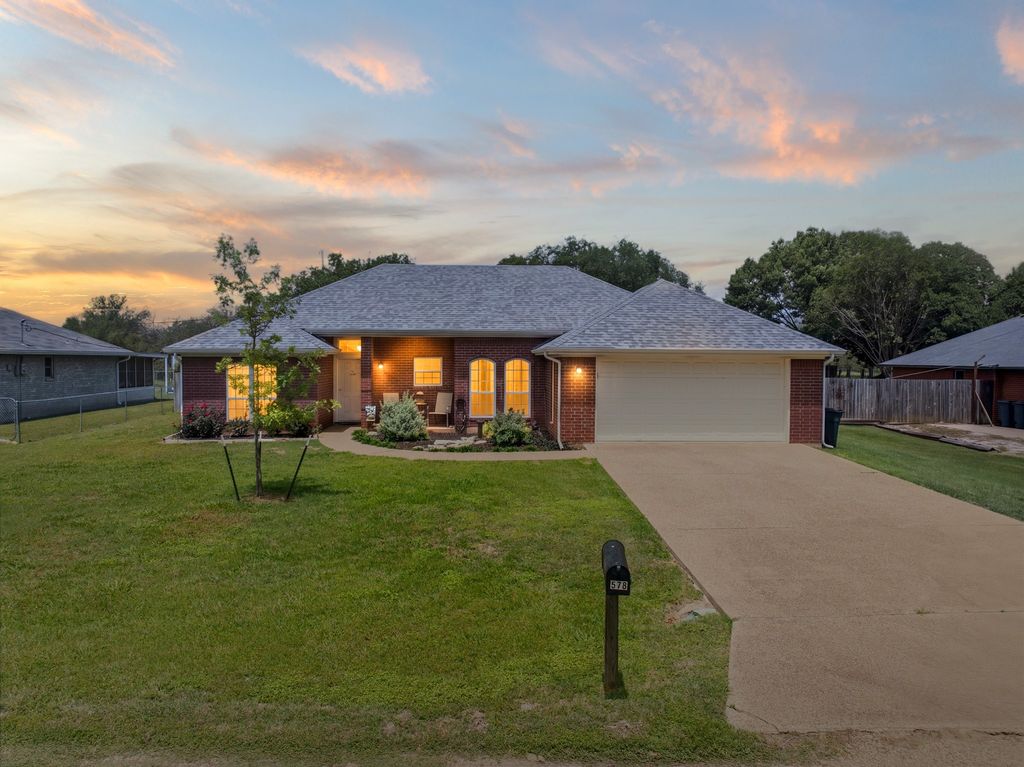578 ElmWood Drive, Woodway, TX 76712