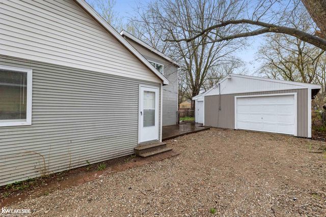 2105 Lambden Road, Flint, MI 48532