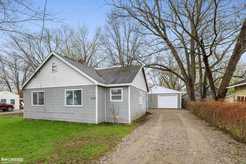 2105 Lambden Road, Flint, MI 48532