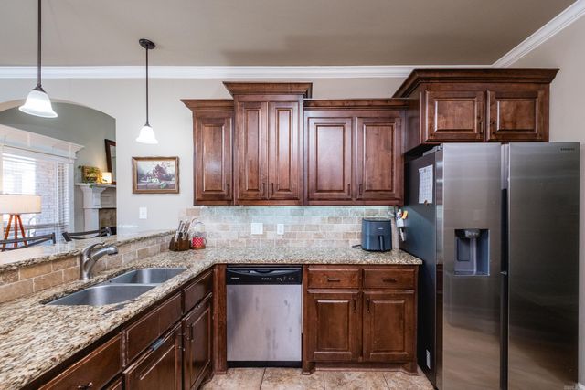 2805 Coldwater Dr, Benton, AR 72019