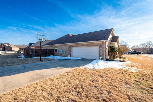 2805 Coldwater Dr, Benton, AR 72019