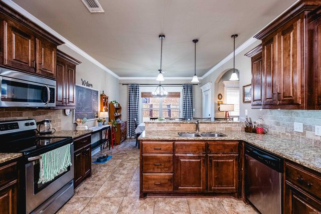 2805 Coldwater Dr, Benton, AR 72019