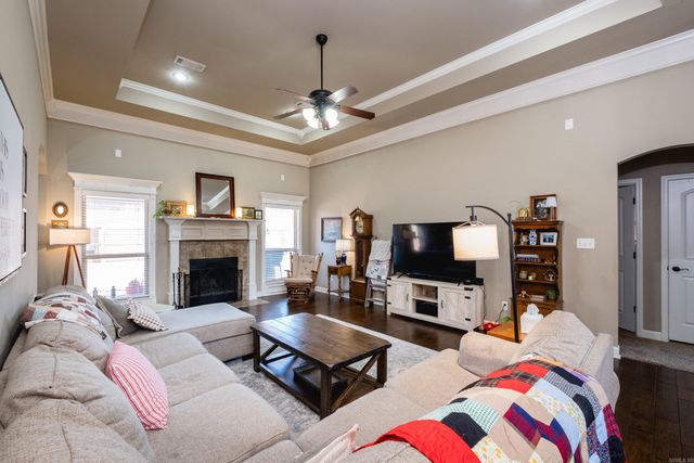 2805 Coldwater Dr, Benton, AR 72019