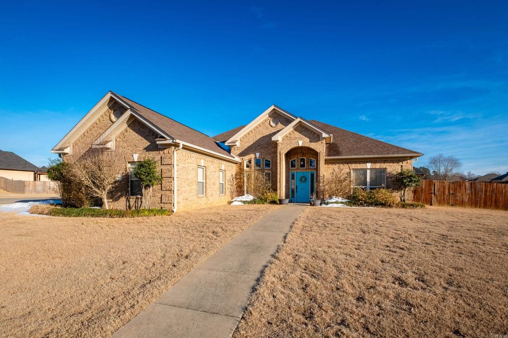 2805 Coldwater Dr, Benton, AR 72019